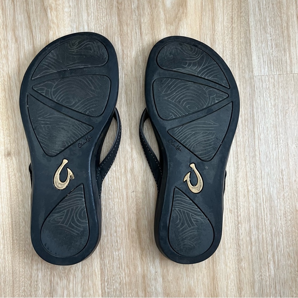 Olukai Slippers - Picture 2 of 2